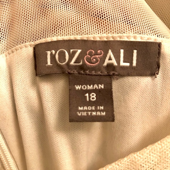 Patterned Dress - Picture 4 of 7